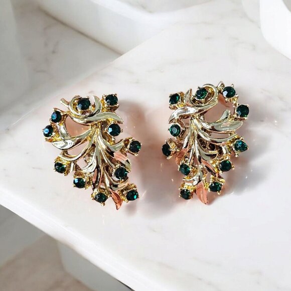 Vintage Coro Emerald Gold Tone Clipon Earrings Formal Evening Leaf MCM Mod - Picture 1 of 12